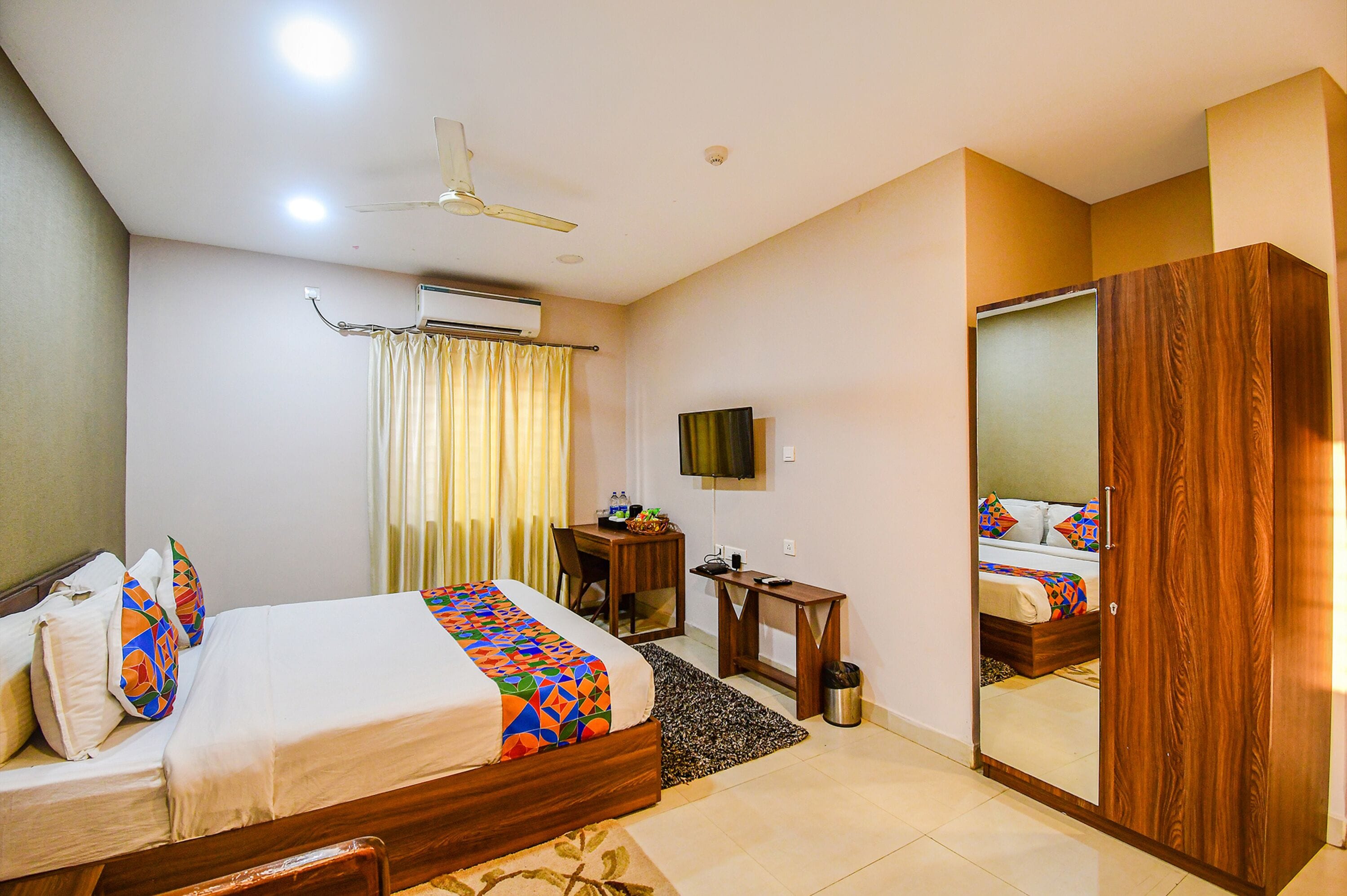 egyptian cotton sheets, premium bedding, in-room safe, free wifi