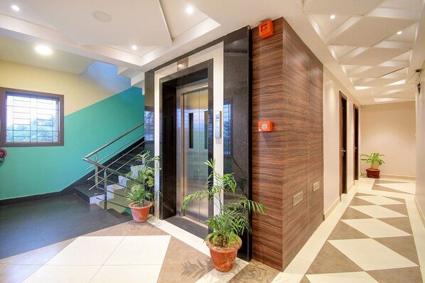 Lobby - Fabhotel Royal Crystal (Bhubaneshwar)