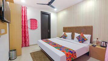 Egyptian cotton sheets, premium bedding, in-room safe, free WiFi