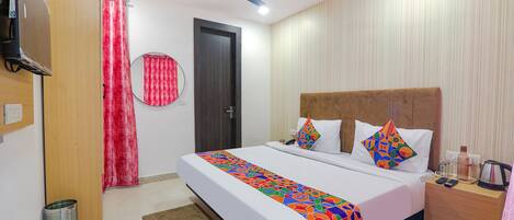 Egyptian cotton sheets, premium bedding, in-room safe, WiFi (free)
