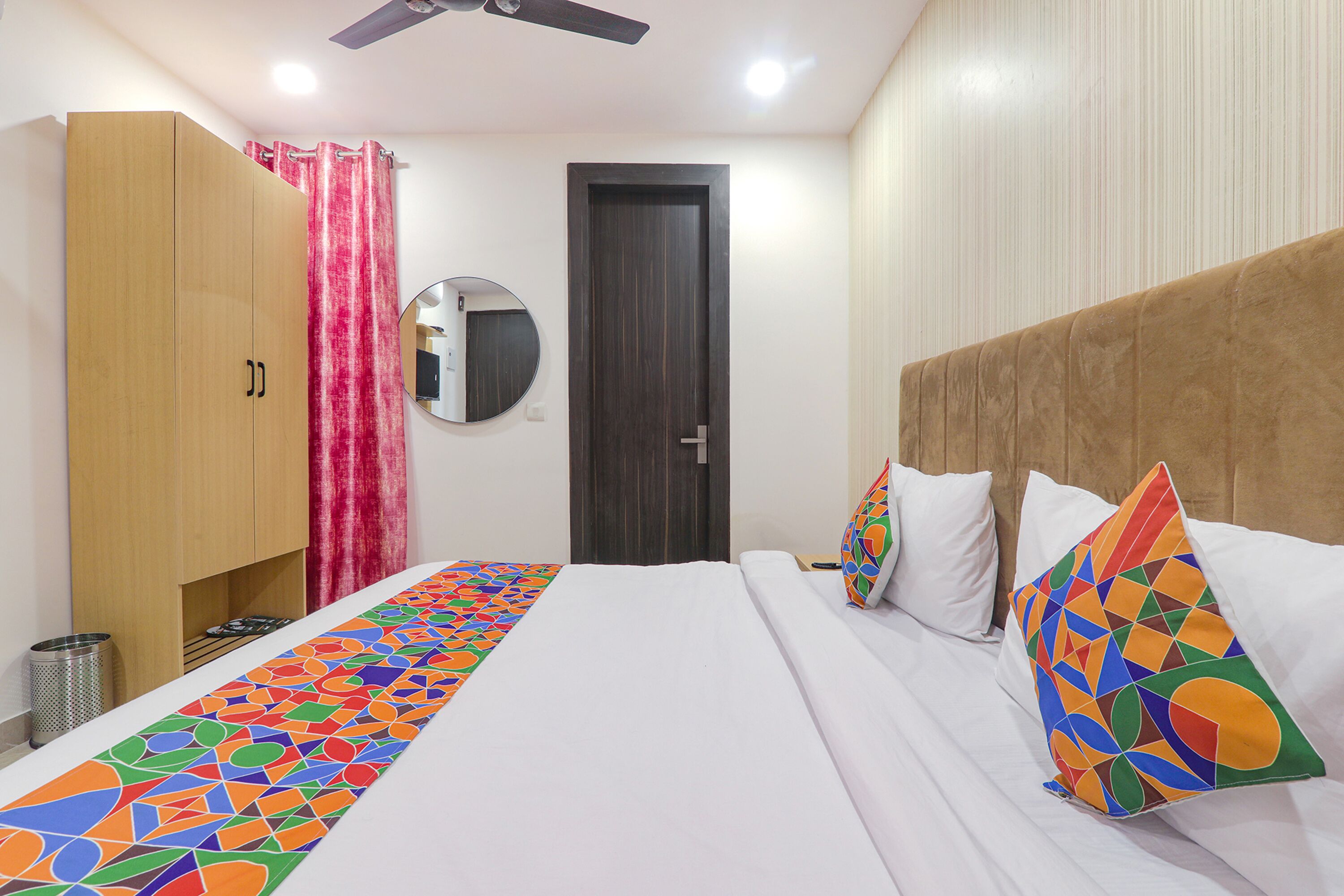 Kamar Premium | Seprai katun Mesir, seprai premium, brankas, dan Wi-Fi gratis