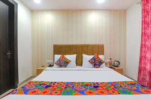 Deluxe Room | Egyptian cotton sheets, premium bedding, in-room safe, free WiFi - Fabhotel The Comfort (Prayagraj)