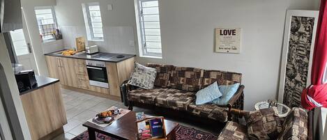 TV, Netflix, streaming services, stereo