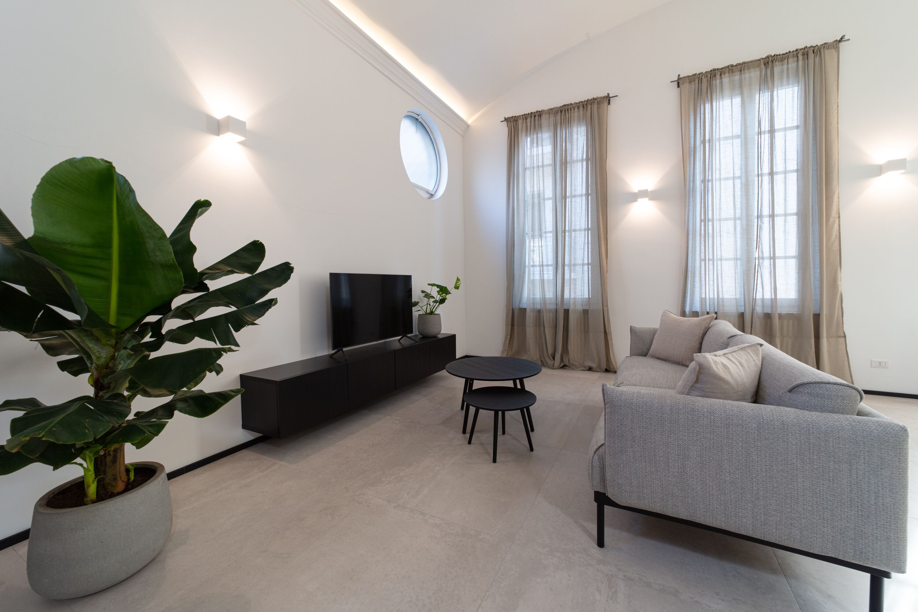 Elegant Loft finely furnished in the historic center of Como