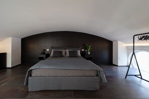 1 bedroom, iron/ironing board, free WiFi, bed sheets - Elegant Loft finely furnished in the historic center of Como (Como)