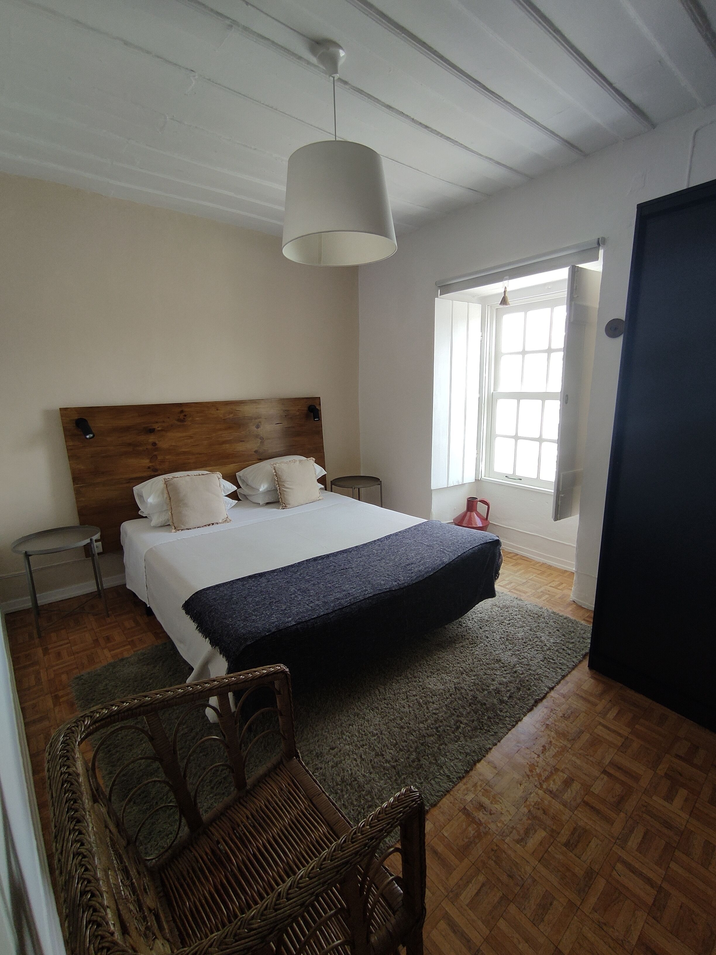 Historic renovated apt located at the main gate of the Castle of Torres Vedras!!