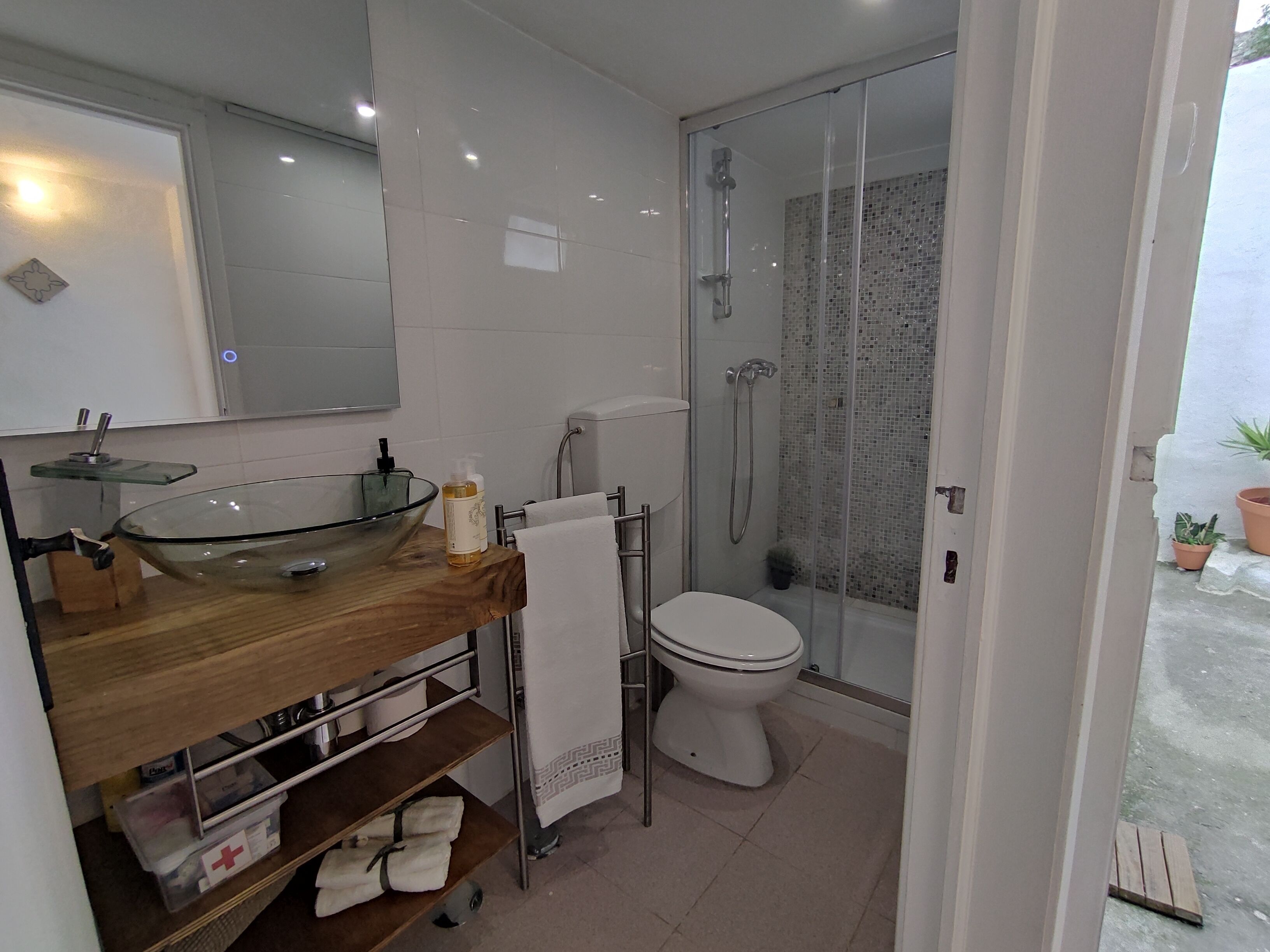 Historic renovated apt located at the main gate of the Castle of Torres Vedras!!