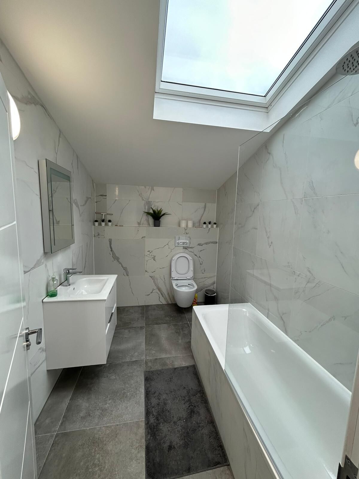 Modern London Apartment - direct links to Central London