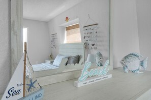 4 bedrooms, iron/ironing board, bed sheets