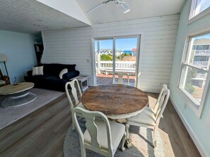 Interior - The Nest @ Wrightsville Beach just a 2 minute  walk to the beach (Wrightsville Beach)