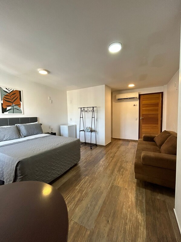 Standard Triple Room | Desk, laptop workspace, blackout curtains, iron/ironing board