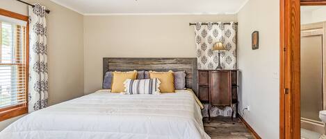 4 bedrooms, iron/ironing board, free WiFi