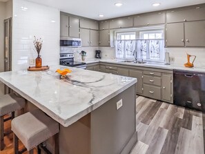 Køleskab, mikrobølgeovn, ovn, opvaskemaskine