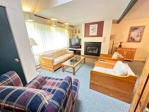 TV, fireplace, ping pong