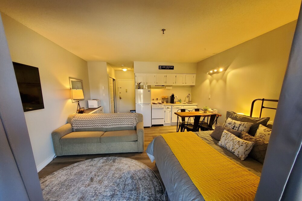 ESCAPE TO THE PERFECT WHITE MOUNTAIN LOCATION - Cozy Condo @ Lincoln Station