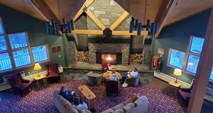 ESCAPE TO THE PERFECT WHITE MOUNTAIN LOCATION - Cozy Condo @ Lincoln Station