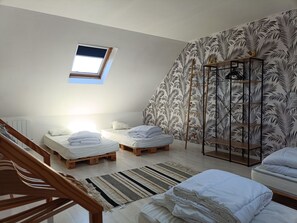 3 bedrooms, iron/ironing board, internet