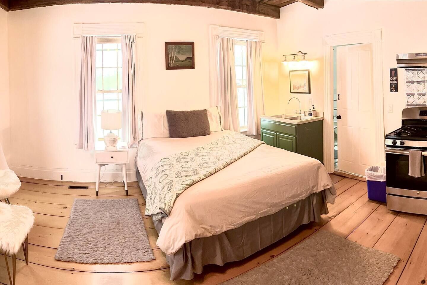 Easy access to ski Stowe in Modern 1850s Farmhouse