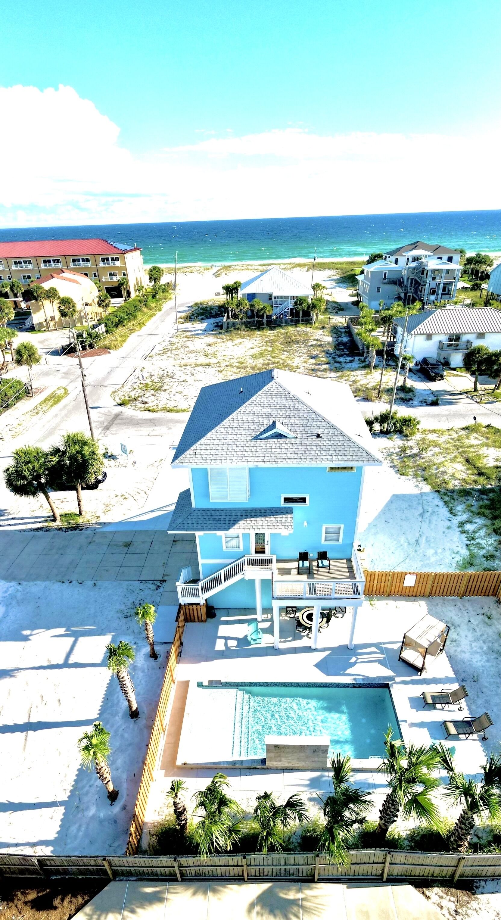 UPDATED BRAND NEW RENTAL, STEPS TO THE GULF W/VIEWS, NEW POOL PING PONG SLEEPS 9