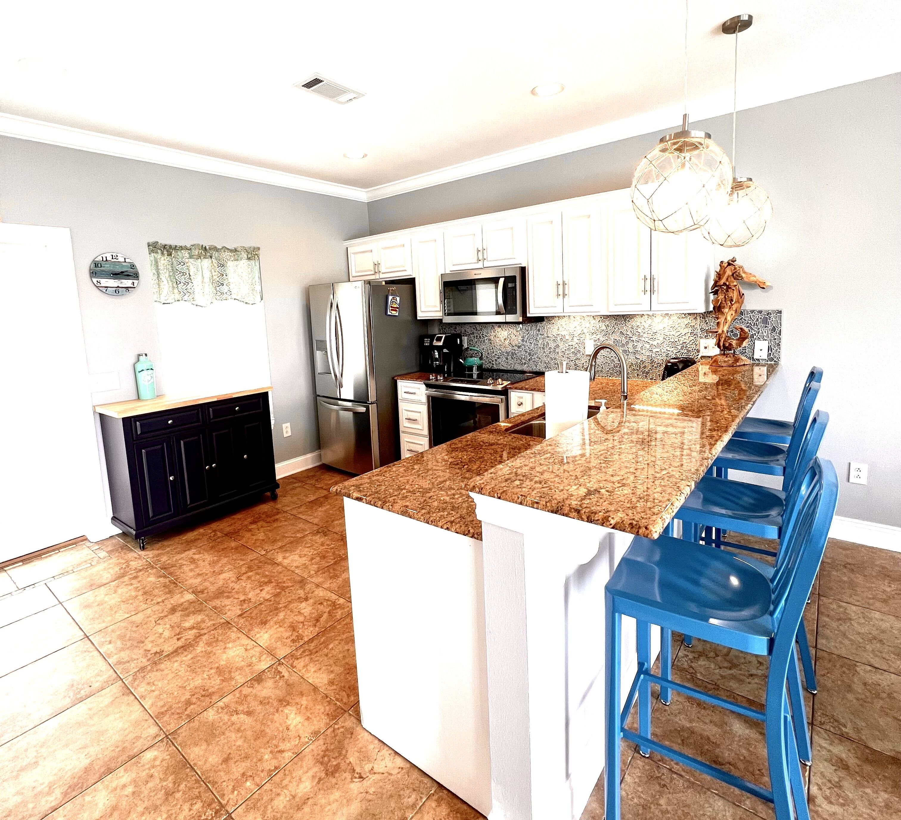 UPDATED BRAND NEW RENTAL, STEPS TO THE GULF W/VIEWS, NEW POOL PING PONG SLEEPS 9