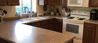 Long term rental for Over 55 Arizona Traditions Community 2 bed 2 bath cozy home