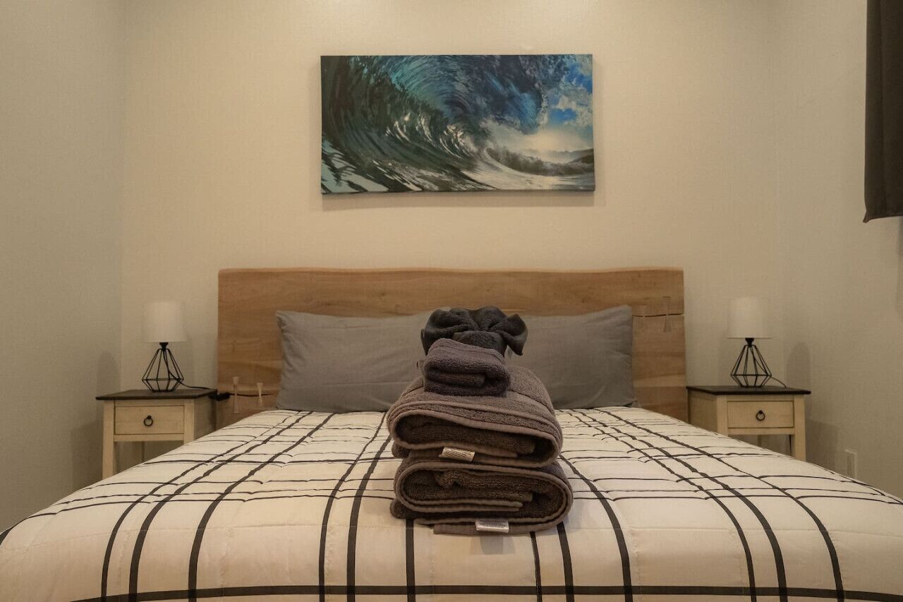 4 bedrooms, desk, iron/ironing board, travel cot