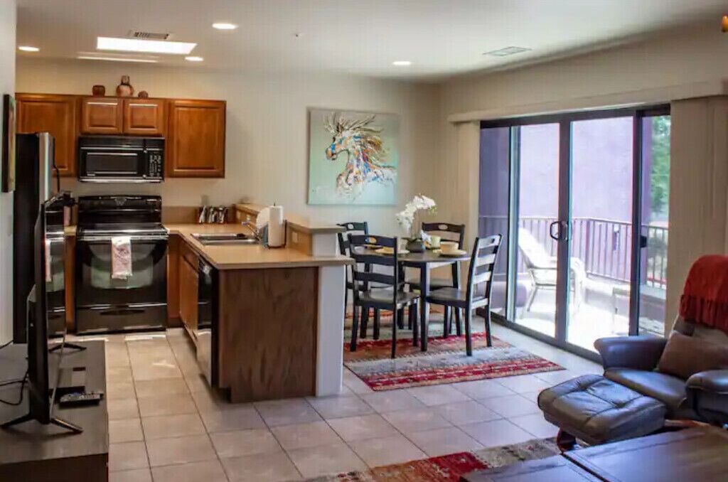 Comfy Condo in West Sedona with free covered parking close to most amenities