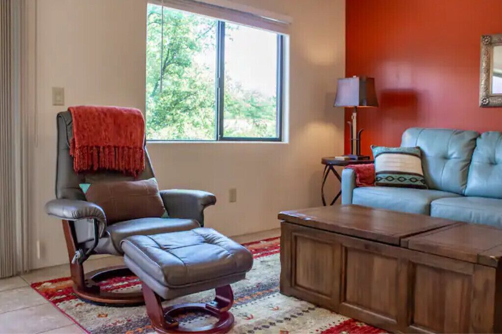 Comfy Condo in West Sedona with free covered parking close to most amenities