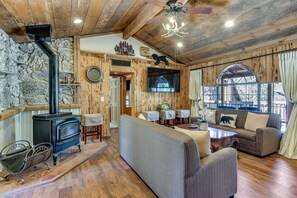 TV, fireplace - 9 Mi to Bass Lake: Cabin w/ Fire Pit in Wishon! (Wishon)