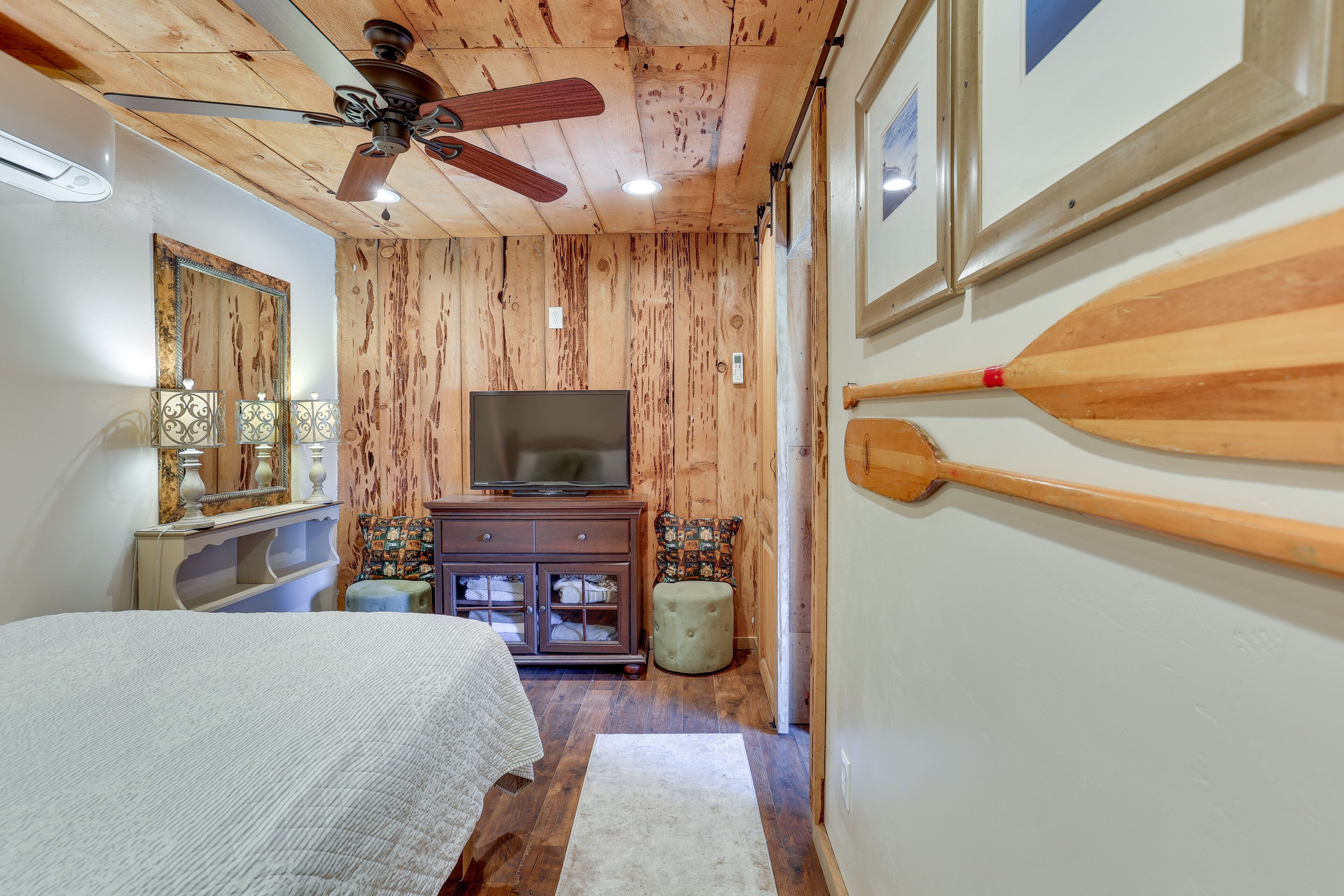 3 bedrooms, iron/ironing board, internet, bed sheets
