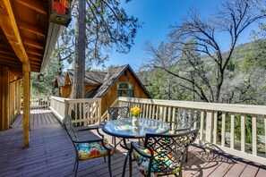 Outdoor dining - 9 Mi to Bass Lake: Cabin w/ Fire Pit in Wishon! (Wishon)