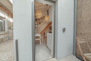 Interior - MEZZANINE STYLISH APARTMENT H by VACATIONY (Oporto)