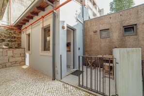 Terrace/patio - MEZZANINE STYLISH APARTMENT H by VACATIONY (Oporto)