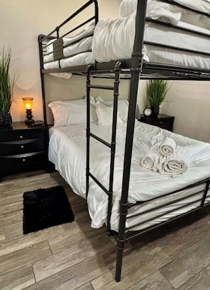 2 habitaciones, tabla de planchar con plancha, wifi y ropa de cama 