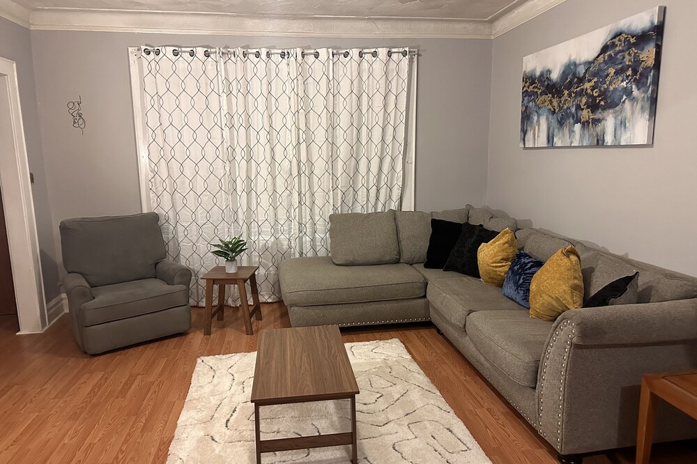 Cozy & Charming Home Near NYC & Newark