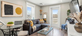 Beach Block Penthouse • Steps to Boardwalk & Beach • Ocean Views