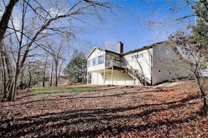Exterior - Yellow Door Cottage (Bella Vista)