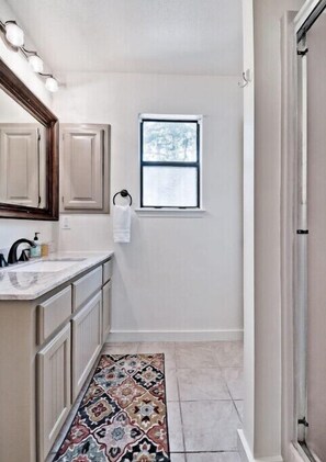Shower - Yellow Door Cottage (Bella Vista)