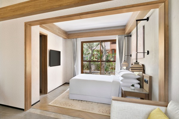 Bungalow, 1 Queen Bed, Balcony, Courtyard View (Balcony) | Premium bedding, minibar, in-room safe, individually decorated