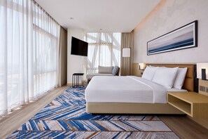 Suite, 1 Bedroom, Non Smoking, City View | 1 bedroom, hypo-allergenic bedding, in-room safe, desk