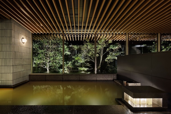 3 treatment rooms, massages