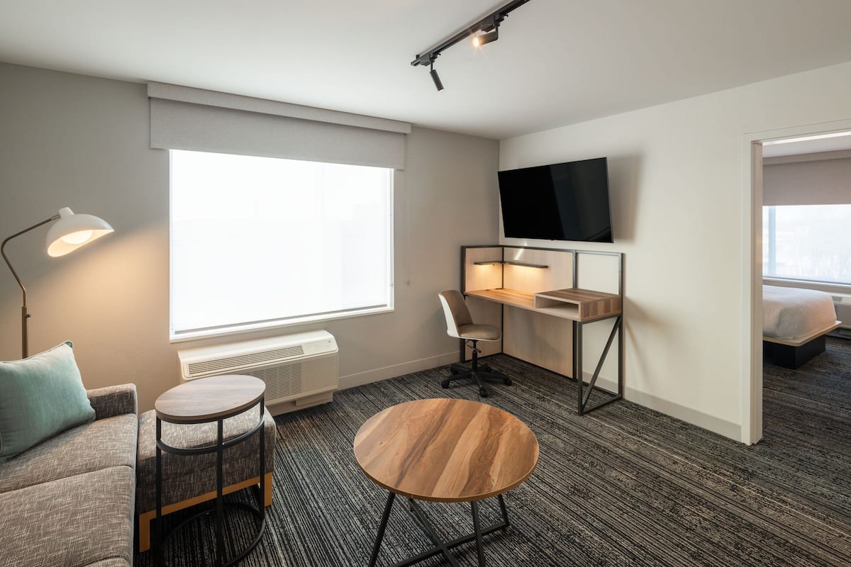 Suite, 1 chambre | Coin séjour