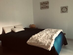 3 slaapkamers, een bureau, een strijkplank/strijkijzer, gratis wifi