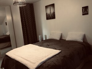 3 Schlafzimmer, Schreibtisch, Bügeleisen/Bügelbrett, kostenloses WLAN