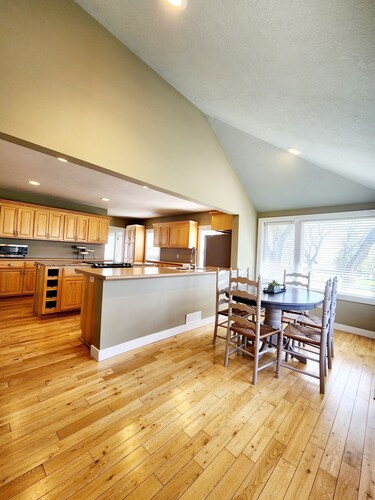 1 Block from East Lake! 