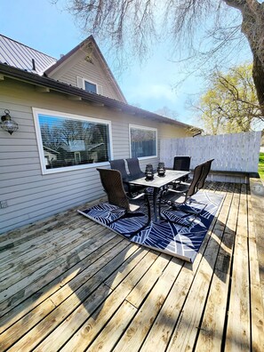 Outdoor dining