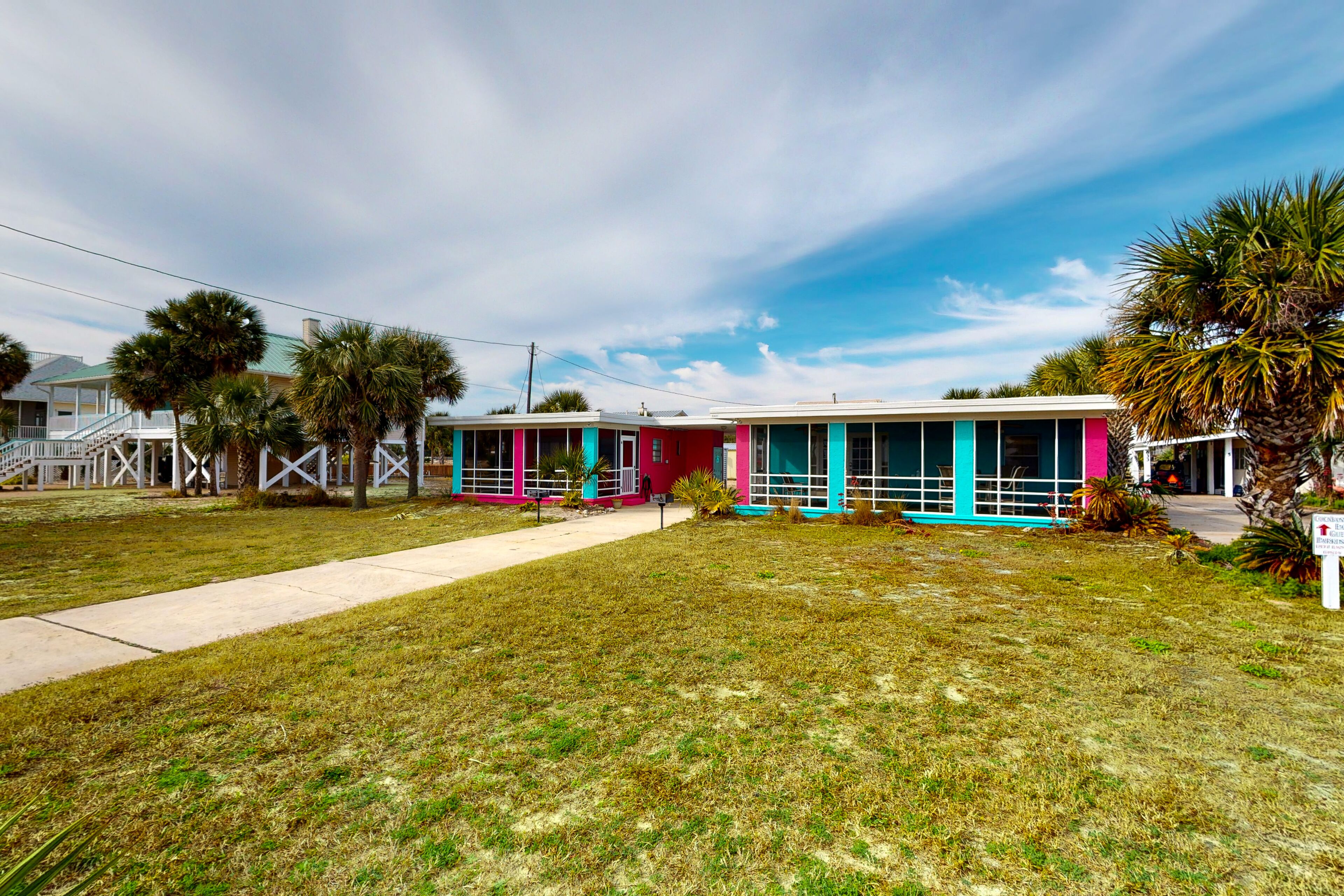 Eclectic dog-friendly duplex with full kitchen, central AC, patio, & W/D