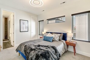 2 Schlafzimmer, Schreibtisch, BĂŒgeleisen/BĂŒgelbrett, Reisekinderbett