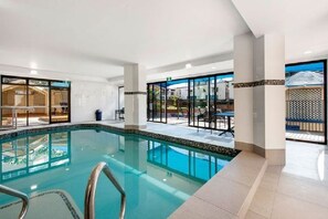 Indoor pool, outdoor pool - Surfers Paradise Apartment With Amazing Views (Surfers Paradise)