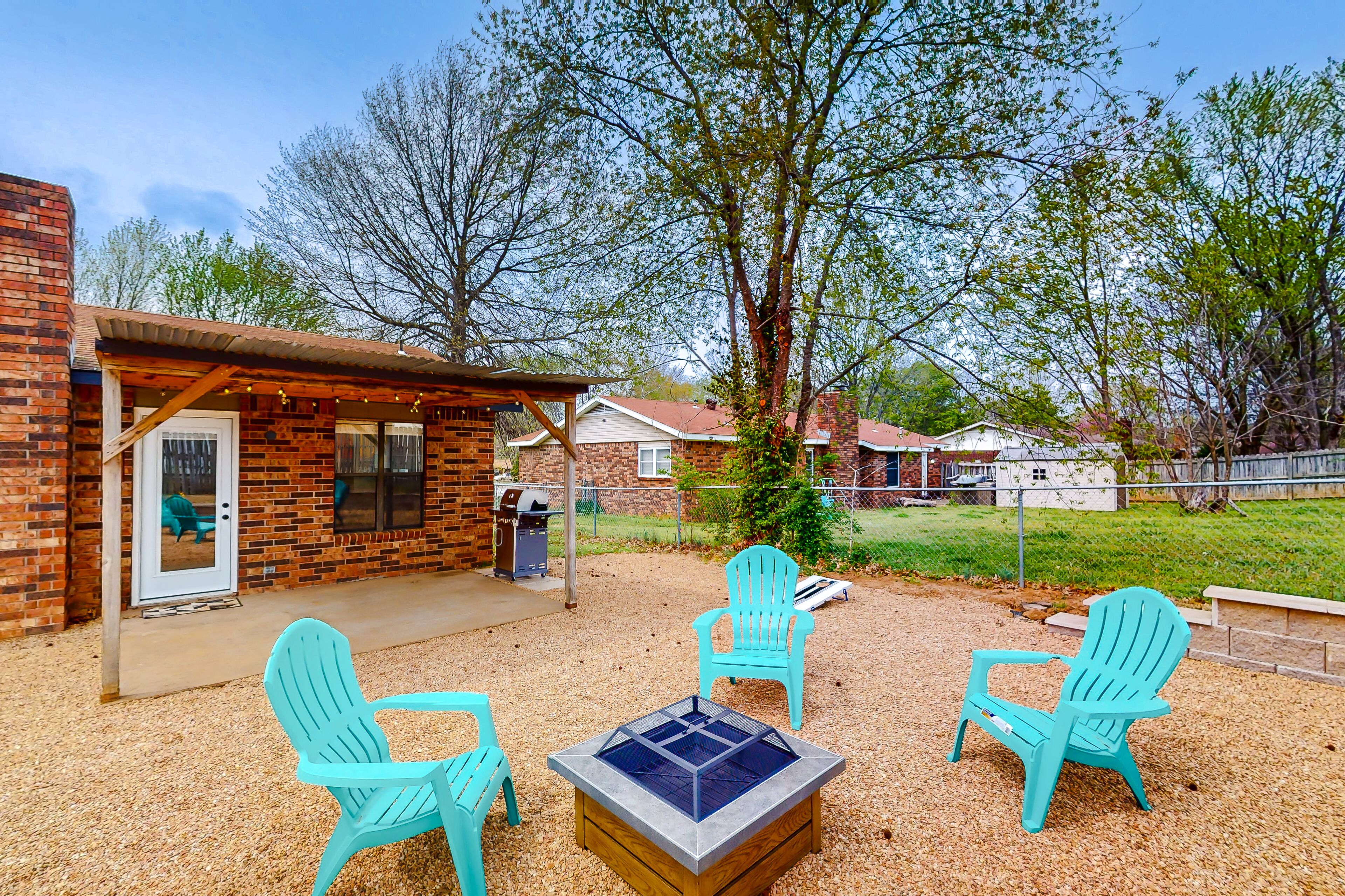 Sunny dog-friendly home in secluded neighborhood with patio, backyard